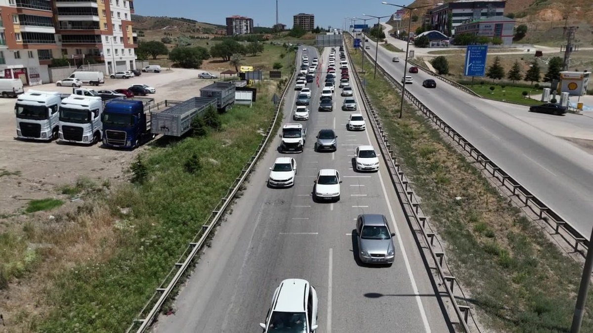 Kırıkkale'de bayram dönüşü trafik yoğunluğu
