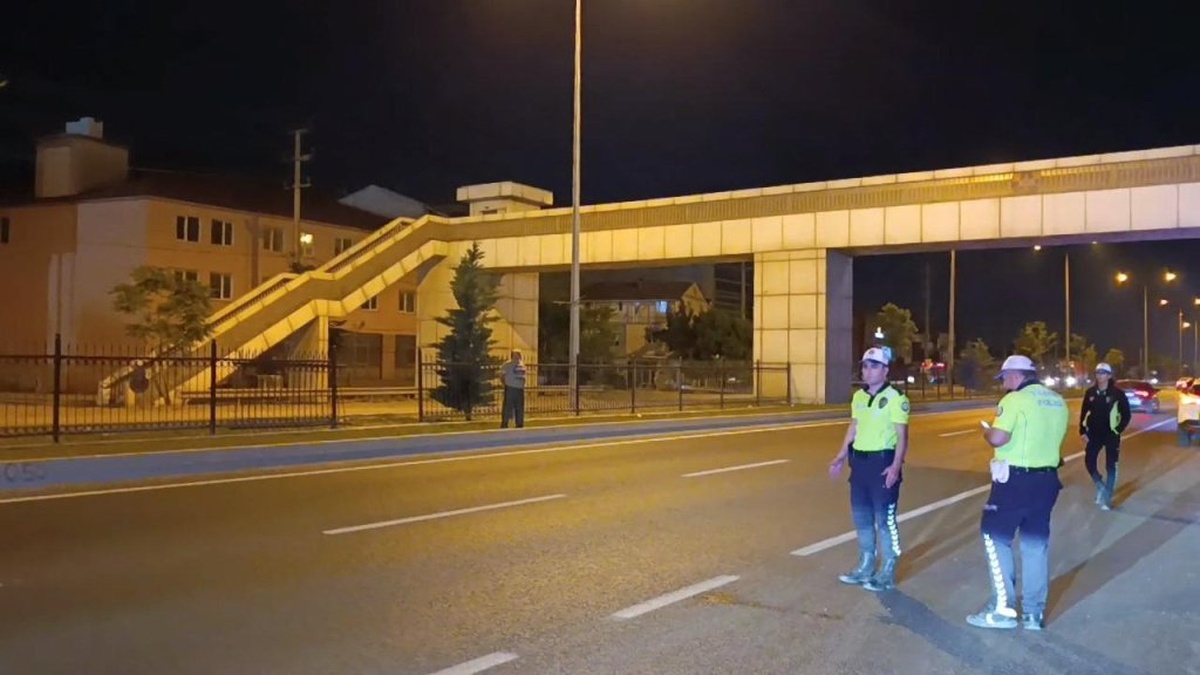 İnegöl'de yaya üst geçidini kullanmayan kadına otobüs çarptı: Ağır yaralı