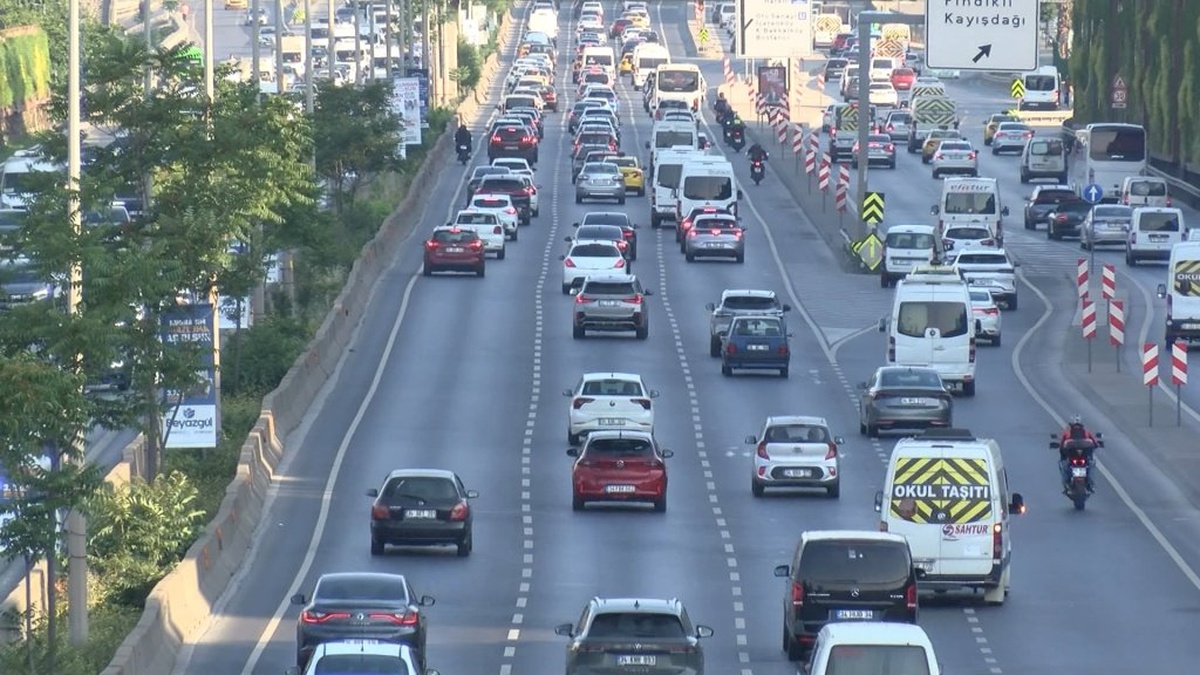 İstanbul'da trafik yoğunluğu: Kurban Bayramı sonrası ilk iş günü