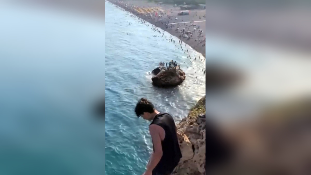 Antalya'da falezlerden denize atlayan Suriyeli ağır yaralandı