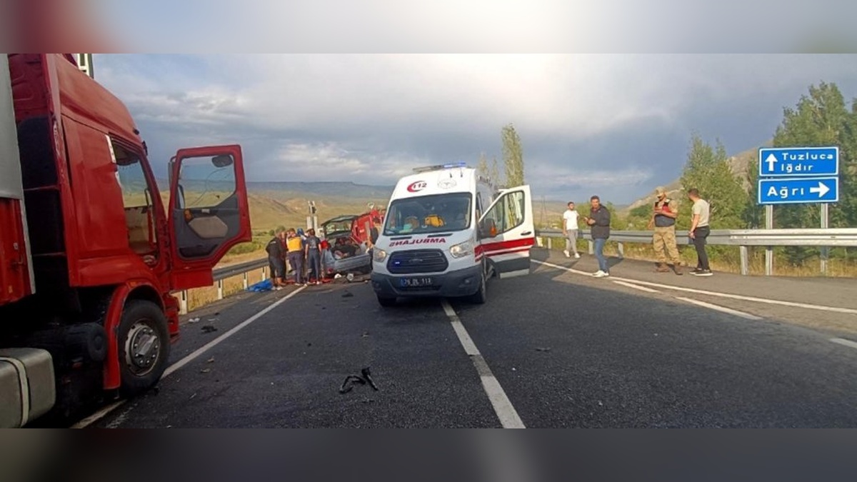 Kars'ta trafik kazası: 1 ölü, 2 yaralı