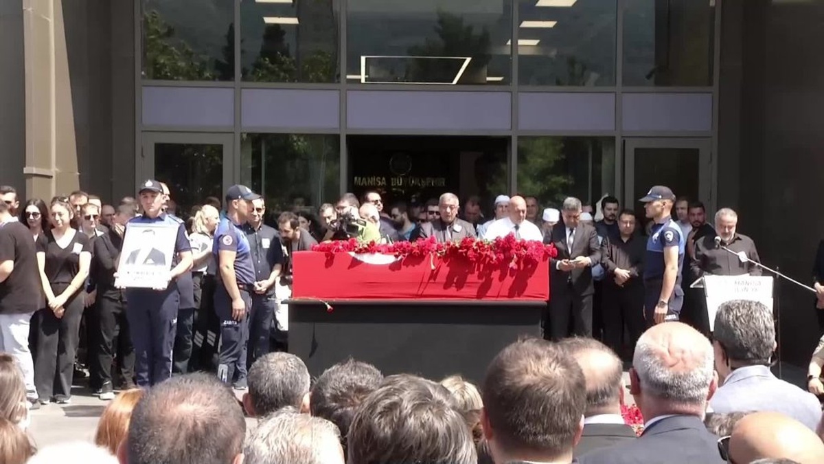 CHP Genel Başkanı Özel'den Ferdi Zeyrek için duygusal veda