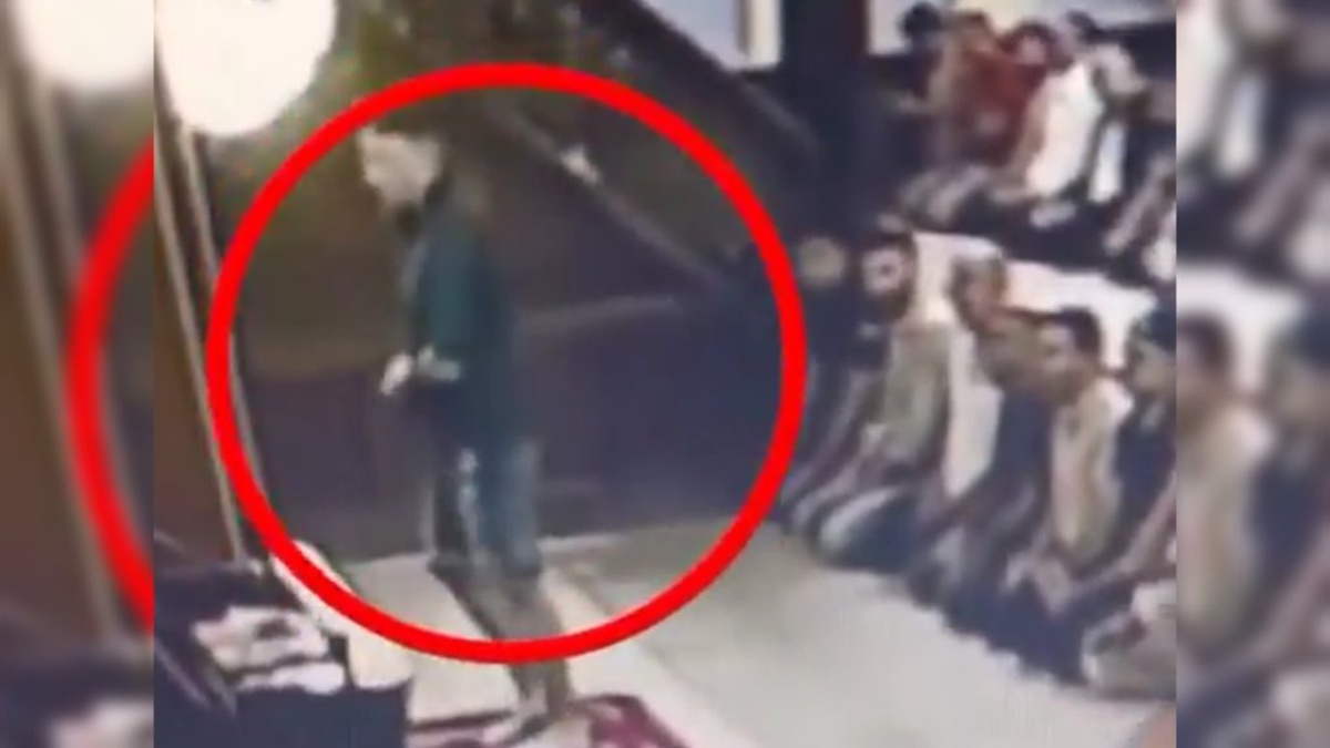 Malatya'da camide şort ve fötr şapkayla mihraba çıkan A.Ö.'nün akıl sağlığı yerinde değil
