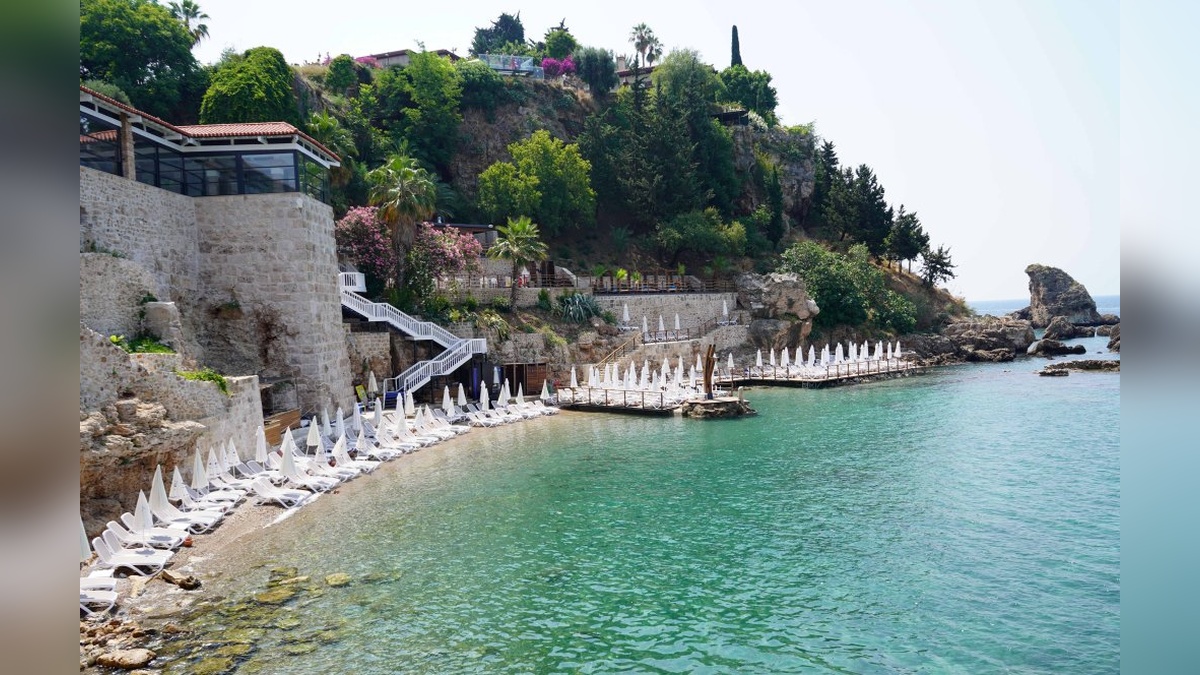 Antalya Mermerli Plajı şezlong ücreti 500 TL oldu