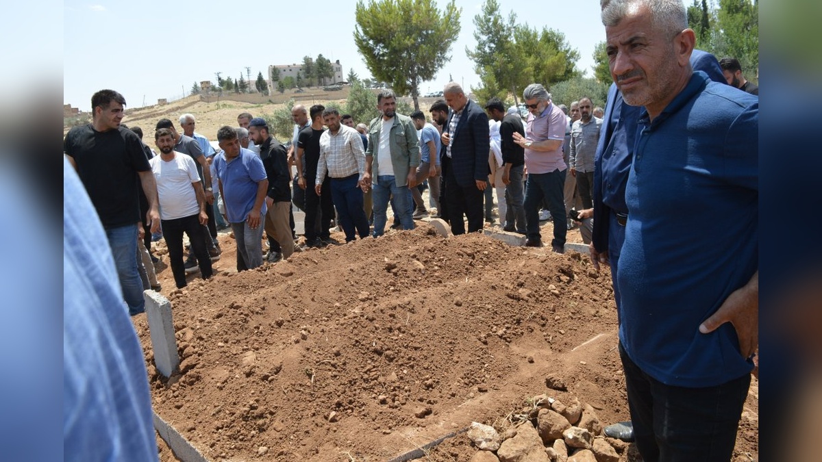 Mardin'de 3 kardeş yan yana toprağa verildi