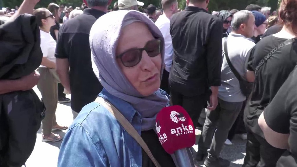 Manisa'da Ferdi Zeyrek'in cenaze töreni: 'Manisa onu geç buldu, erken kaybetti'