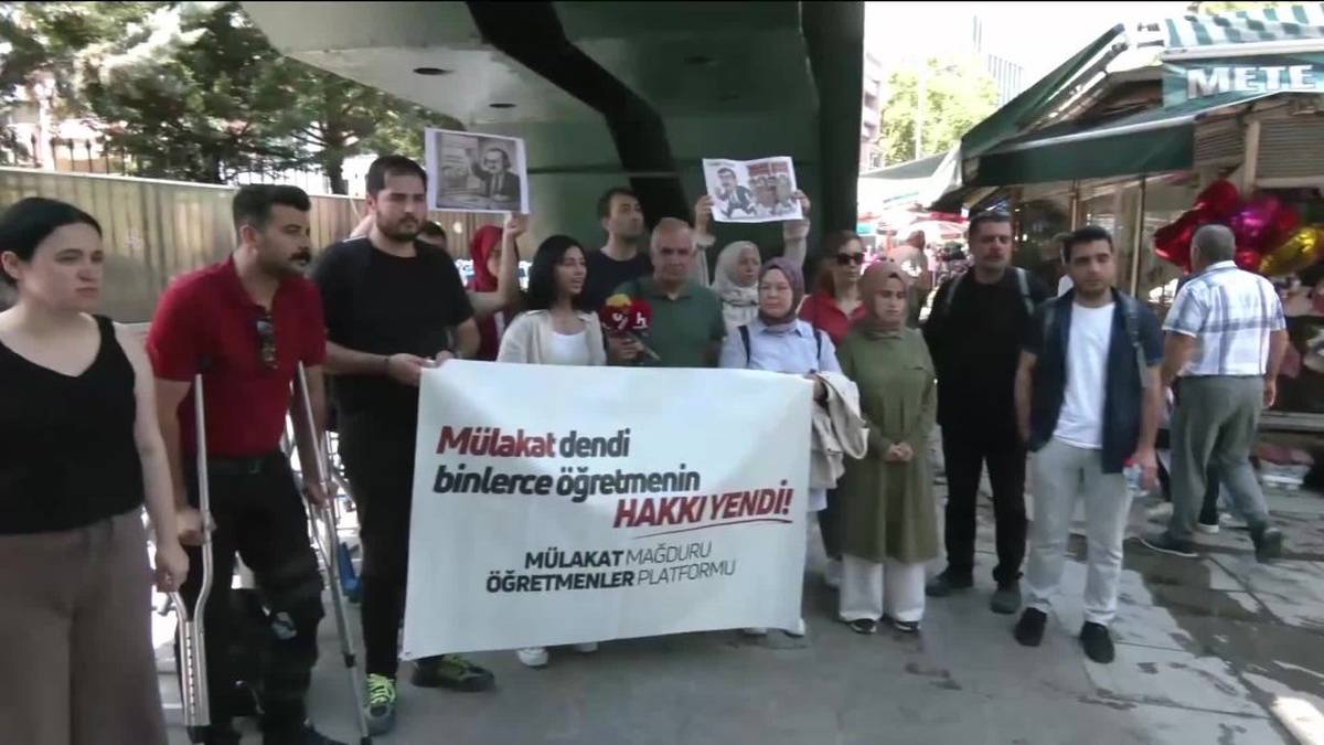 MEB önünde açıklama: Yusuf Tekin'in istifası istendi