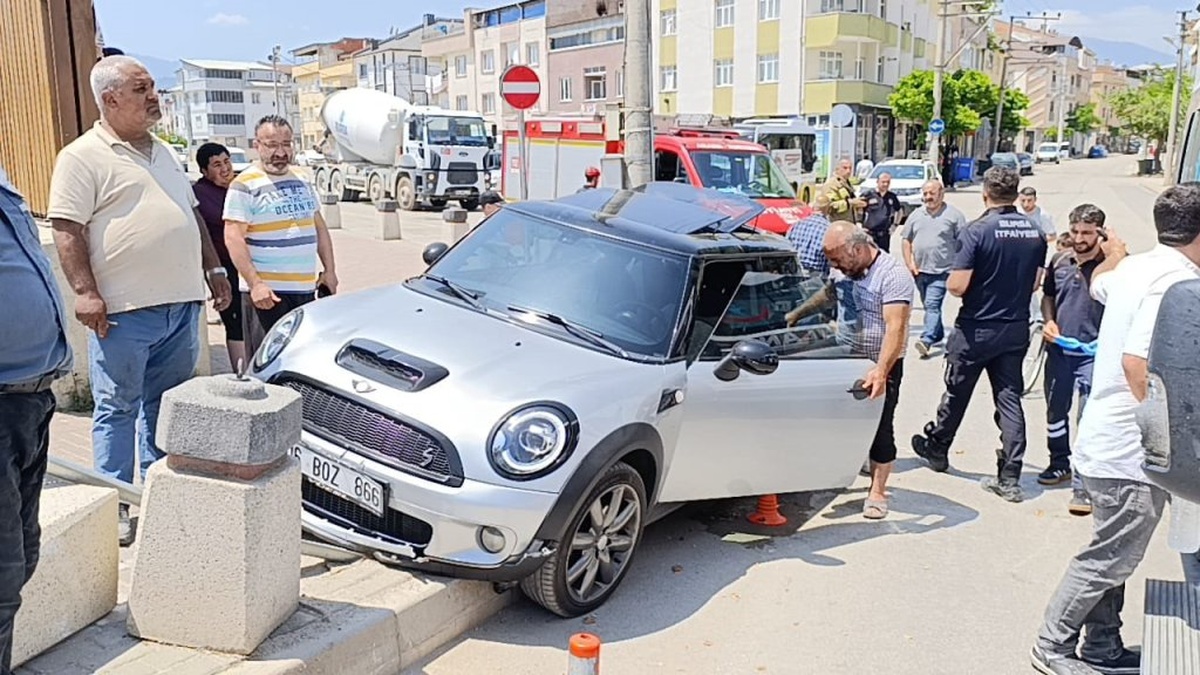İnegöl'de epilepsi nöbeti geçiren sürücü yaralandı