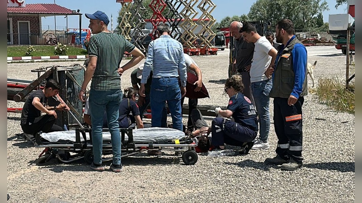 Kütahya'da vinç devrildi: 2 işçi 20 metreden düştü