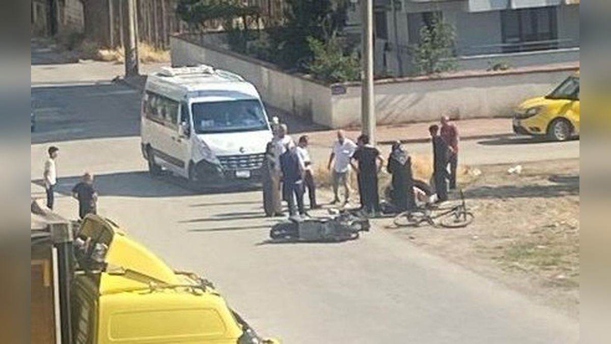 İnegöl'de servis minibüsü ile motosiklet çarpıştı: 15 yaşındaki sürücü yaralandı