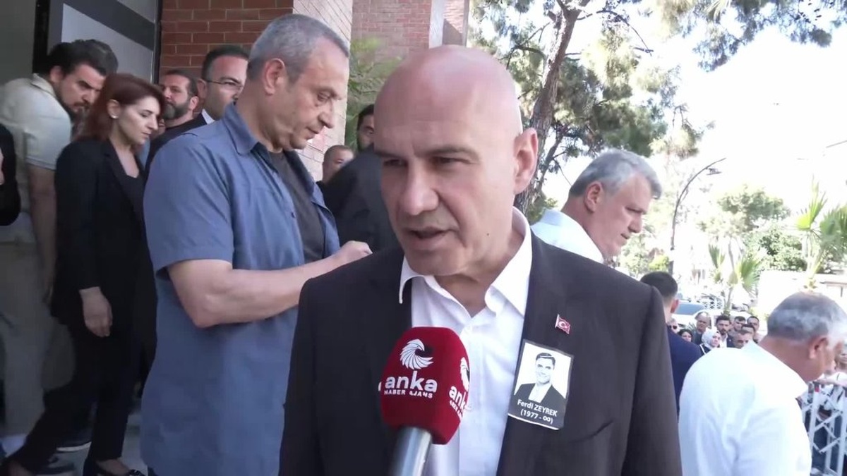 Manisa'da Ferdi Zeyrek'in cenazesi: 'Türkiye'nin gönlüne taht kurmuş bir başkandı'