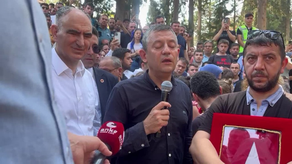 Özgür Özel: Manisa ve Türkiye Ferdi Zeyrek'i kaybetti