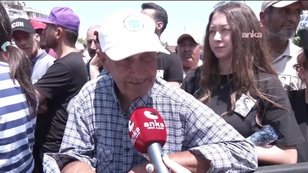 Manisa'da on binlerce kişi Ferdi Zeyrek'i son yolculuğuna uğurladı