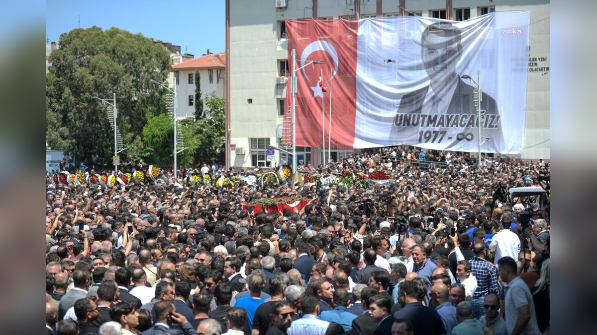 Kiraz ilçesindeki parka Manisa Büyükşehir Belediye Başkanı Zeyrek'in adı verildi
