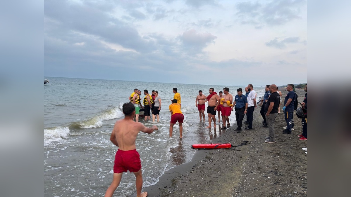 Samsun'da alabora olan sandal: 3 kişi kurtarıldı