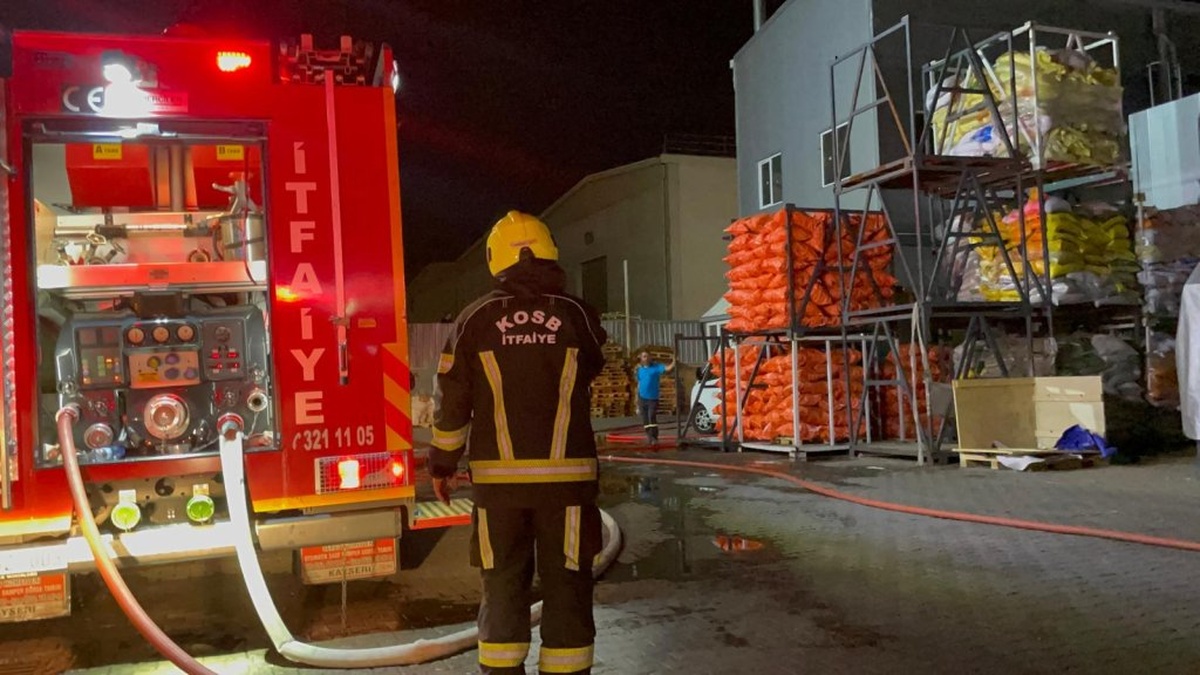 Kayseri'de ahşap fabrikası yangını kontrol altına alındı