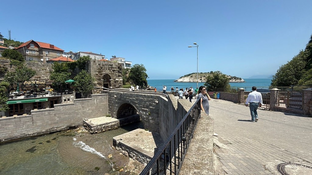 Amasra Kurban Bayramı'nda ziyaretçi akınına uğradı: 150 bin kişi ilçeyi ziyaret etti