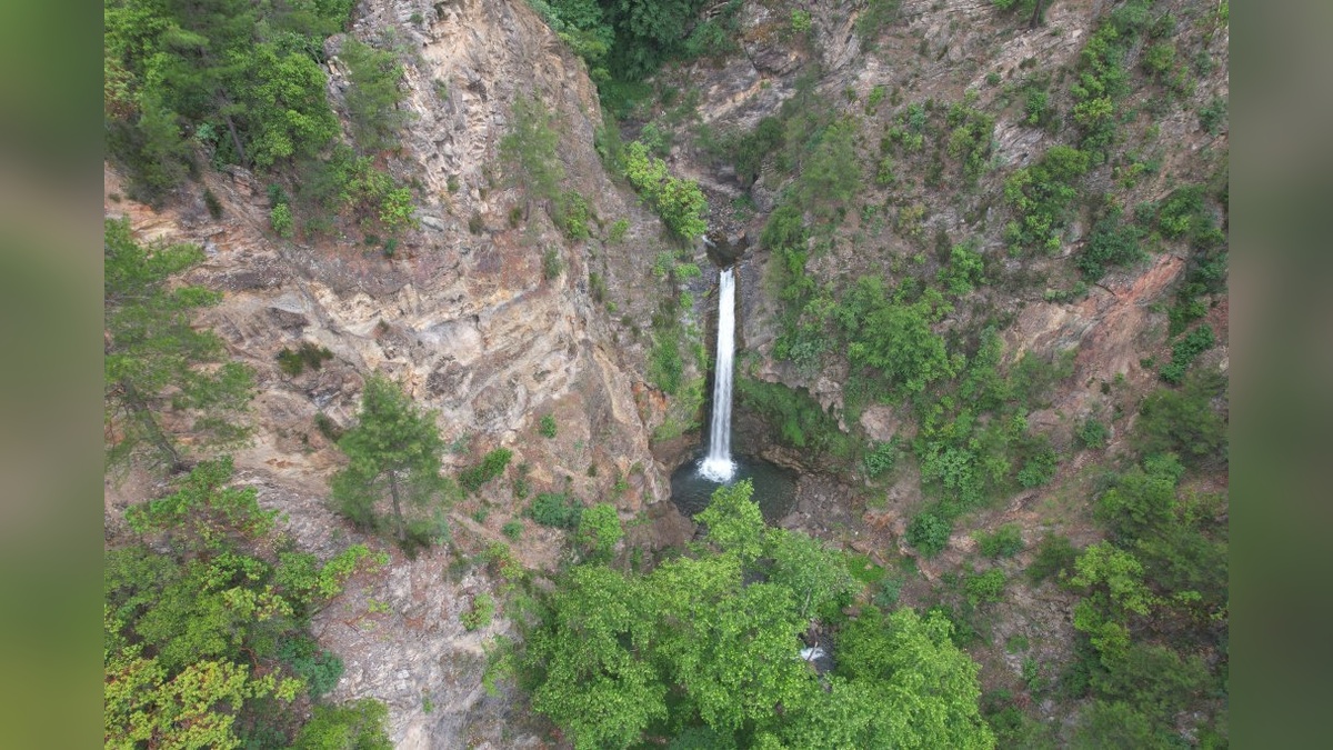 Osmaniye'nin Karaçay Şelalesi dronla görüntülendi
