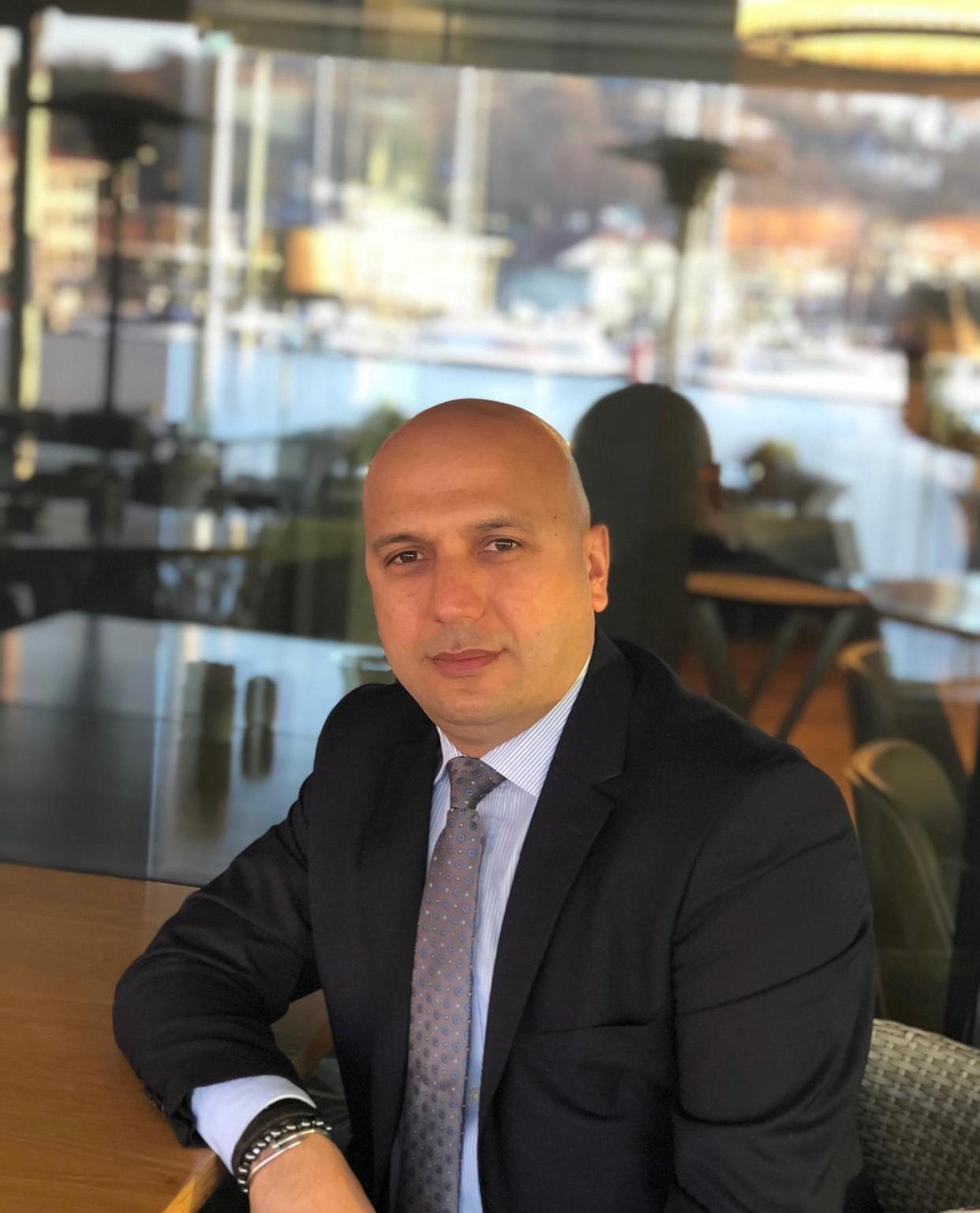 Mehmet Özmen kimdir ,insan kaynakları alanında yaptığı çalışmalar nelerdir ?