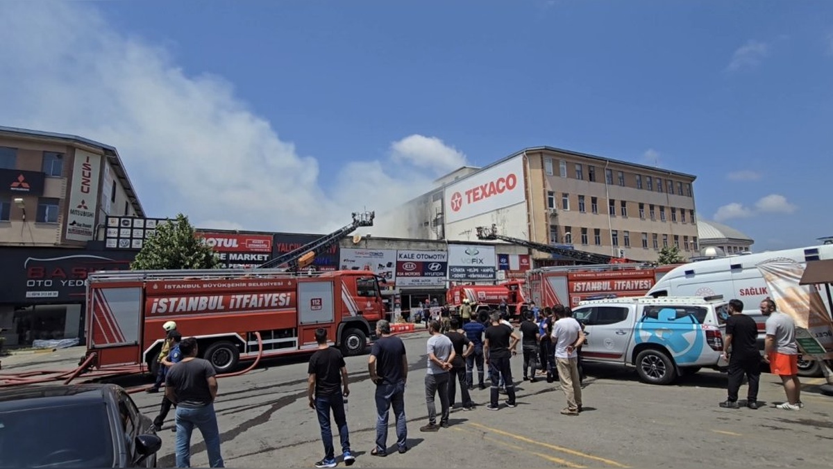 Ümraniye'de yangın: Kadosan Sanayi Sitesi'ndeki alevler söndürüldü