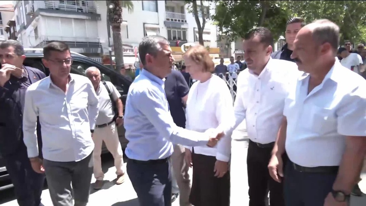 CHP Genel Başkanı Özel, Manisa'da taziyelerde