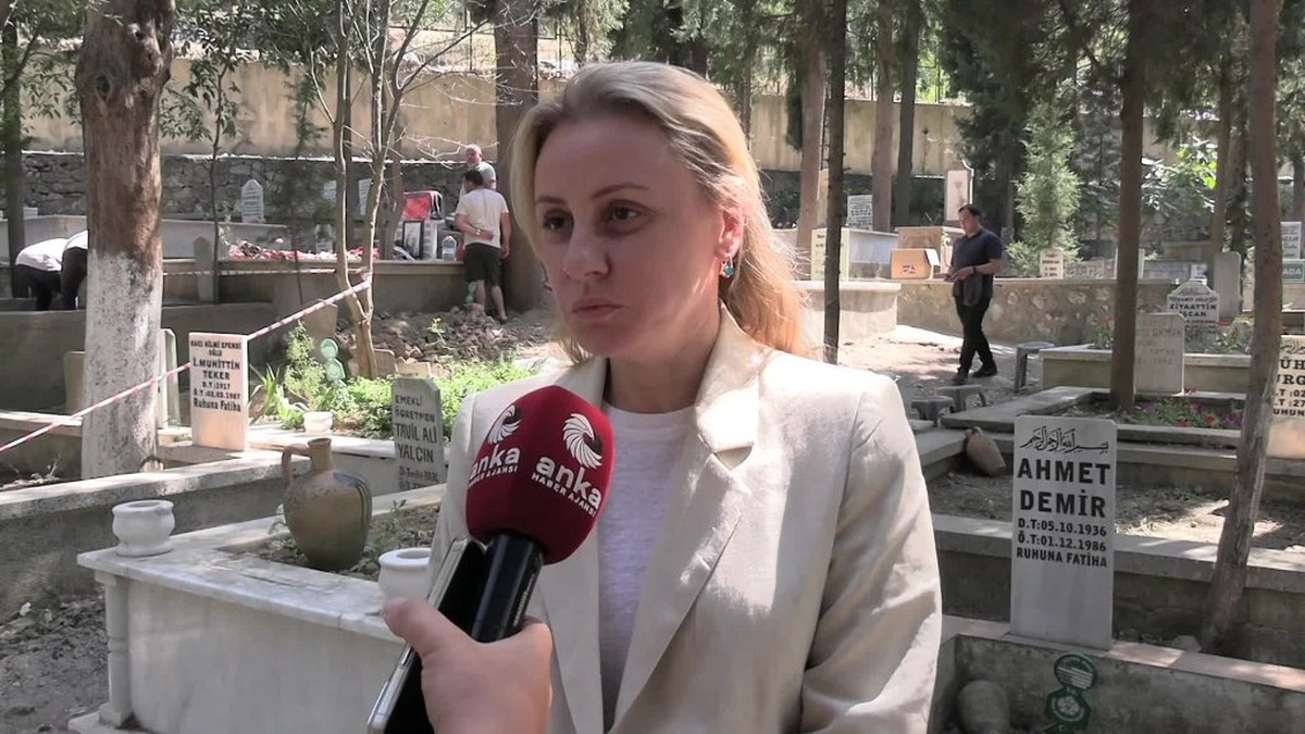 Seda Kaya Ösen, Ferdi Zeyrek'in kabrini ziyaret etti