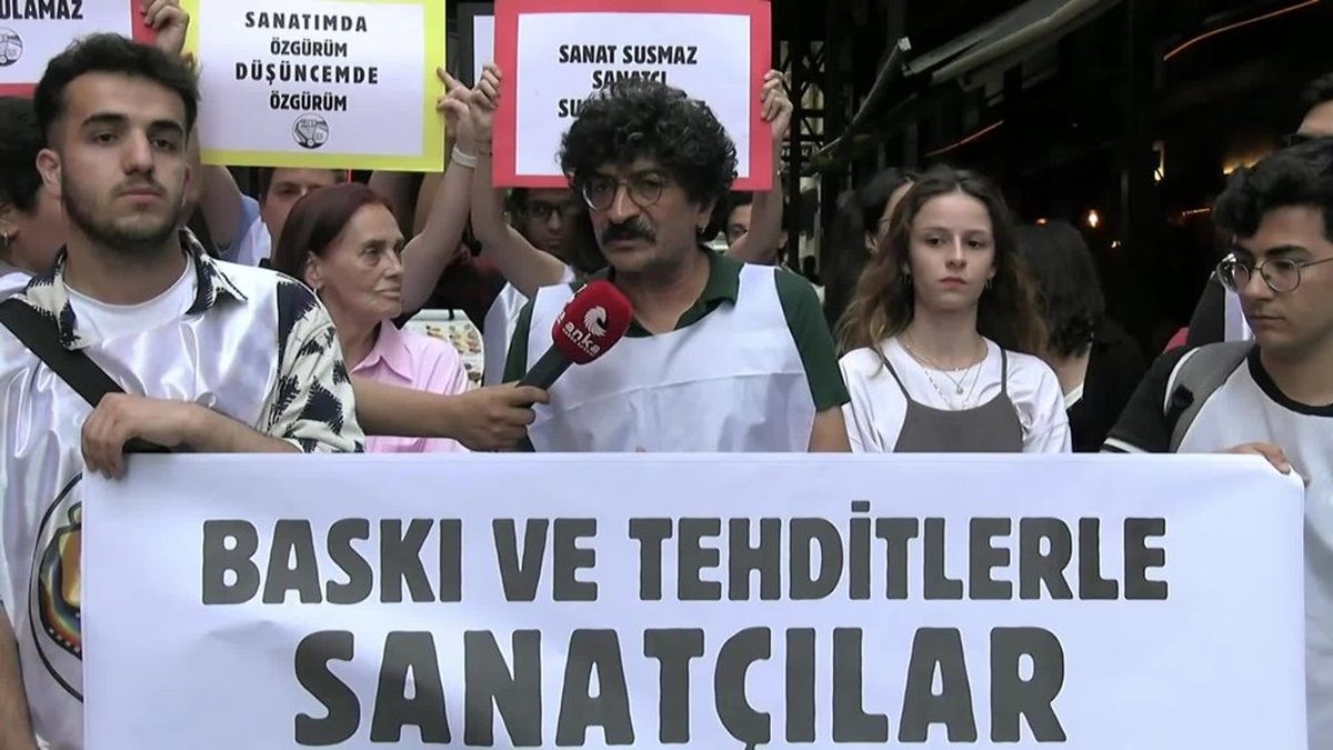 Sine-Sen, Ecre Begüm Bayrak'a yapılan saldırıyı kınadı