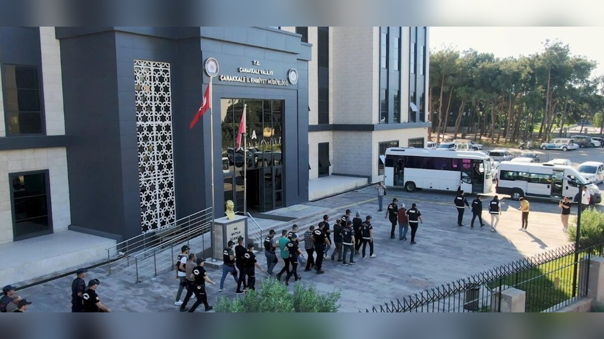 Çanakkale'de göçmen kaçakçılığı operasyonu: 23 tutuklama, 376 kaçak göçmen yakalandı