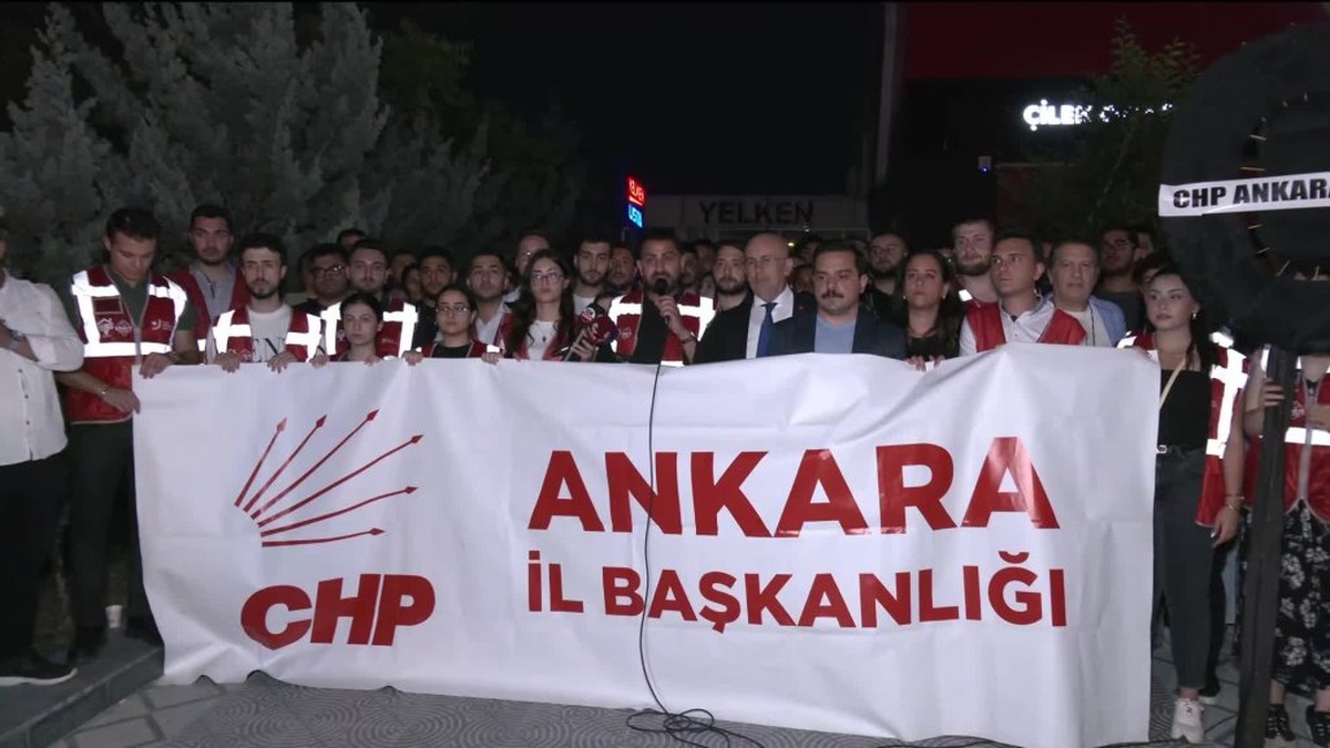 CHP'liler Yeni Akit'i protesto etti: Ferdi Zeyrek için 'çarpıldı' ifadesi tepki çekti