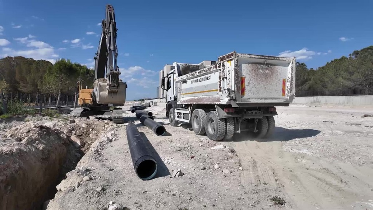 Burdur Belediye Başkanı Ercengiz: Hastane altındaki yol ve drenaj çalışmaları sürüyor