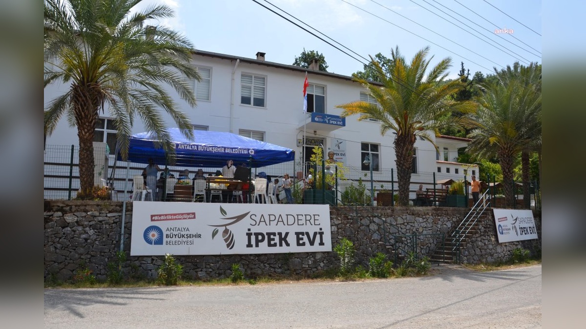 Antalya Büyükşehir Belediyesi'nden ipek böcekçiliği projesi: Çocuklar Sapadere İpek Evi’ni ziyaret etti