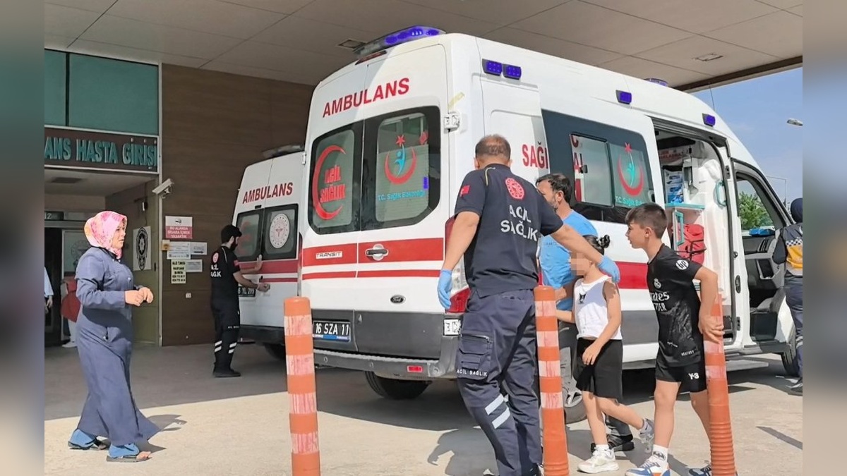 İnegöl'de 9 yaşındaki çocuk kumbara açmaya çalışırken dilini kesti