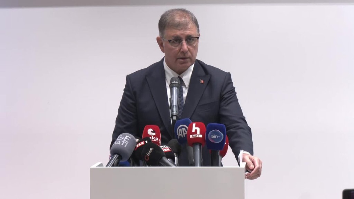 İzmir Büyükşehir Belediyesi'nde 1300 Kişi İşten Çıkarılacak: Sendika Sorumlu mu?