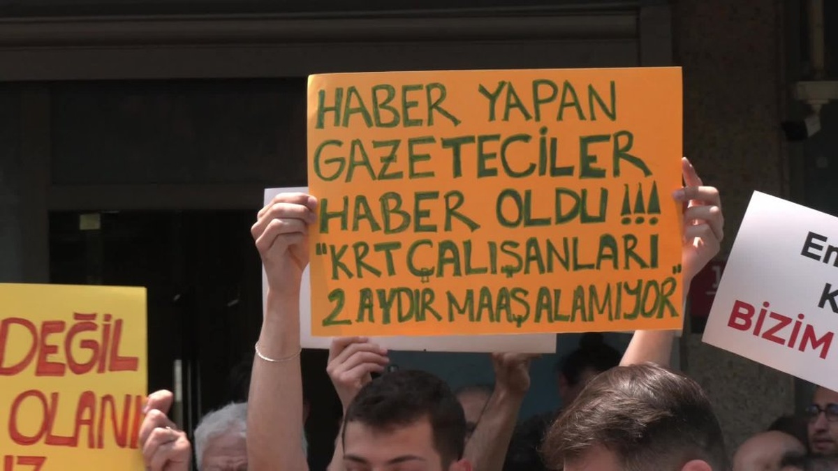 KRT TV emekçileri maaşlarını alamadıkları için eylemde: 'Hakkımızın hemen verilmesi dışında hiçbir teklifi kabul etmiyoruz'