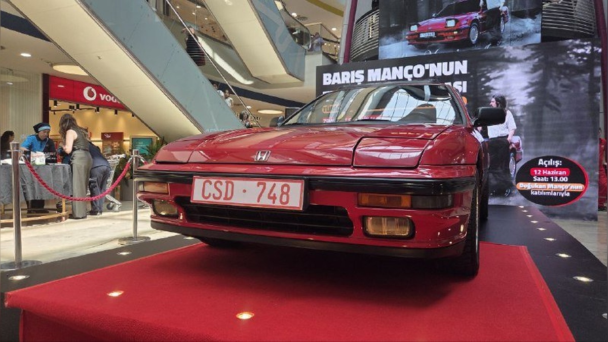 Barış Manço'nun otomobili AVM'de sergileniyor