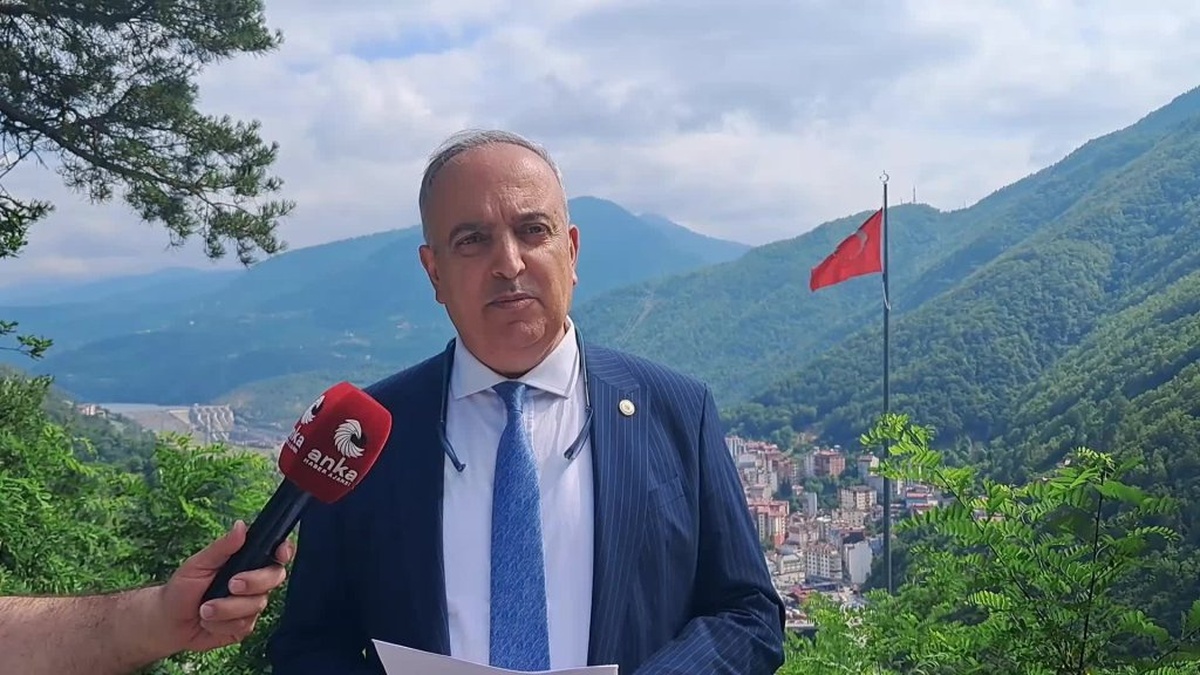 Borçka Belediye Başkanı Orhan: Çalışanlar için evimi sattım, bu şov değil görevim