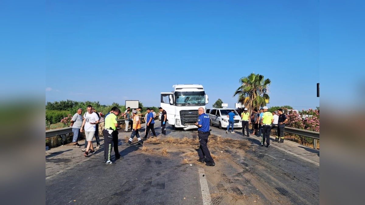 Serik'te zincirleme kaza: 4 kişi hafif yaralandı