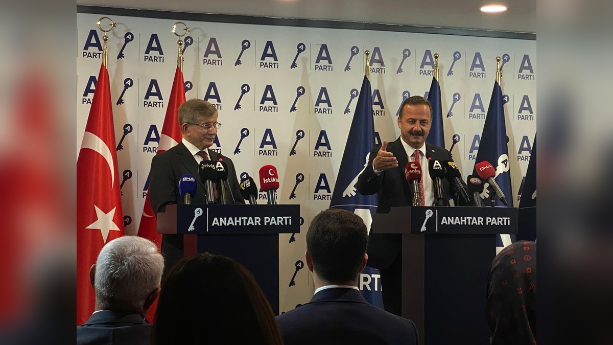 Davutoğlu'ndan Ağıralioğlu'na ziyaret: 'Terörsüz Türkiye' süreci ele alındı
