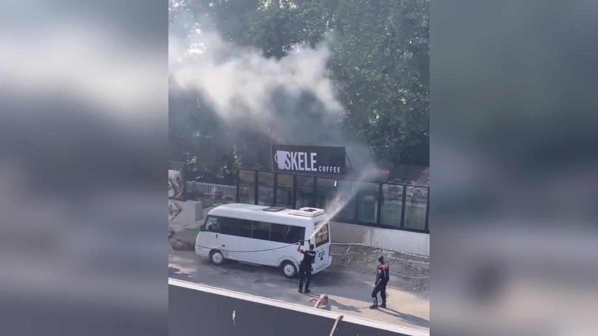 Bartın'da kafe yangını: Polis, beton mikseriyle söndürme çalışmalarına destek verdi