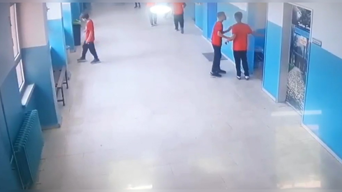 Düzce'de öğrenciye örnek davranışı için tablet hediye edildi