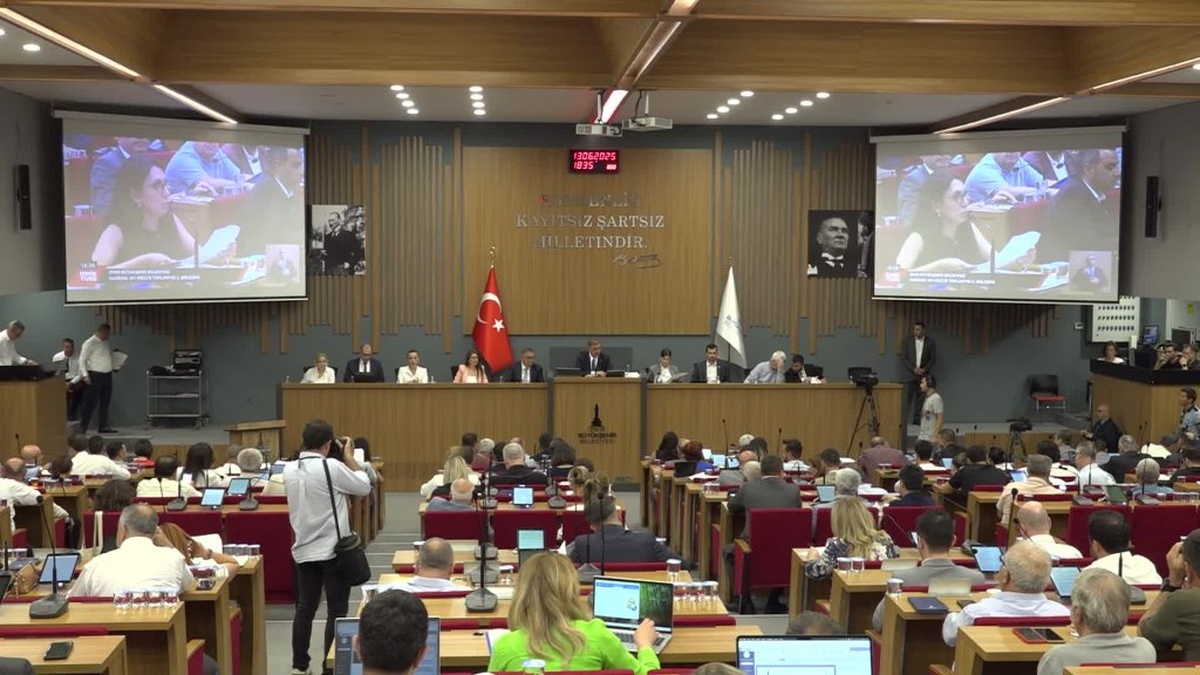 İzmir Büyükşehir Belediyesi'nde toplu iş sözleşmesi ve kentsel dönüşüm planları