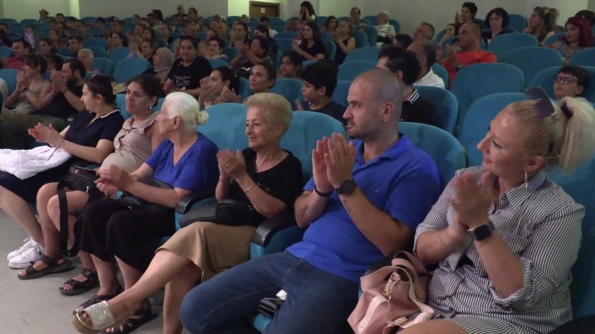 Konak Belediyesi kursiyerleri yıl sonu gösterilerini sergiledi