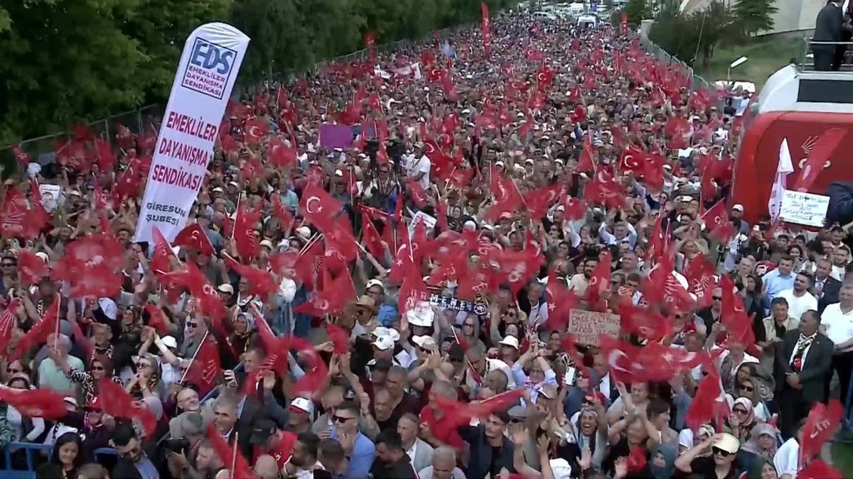 Mansur Yavaş Bayburt'ta: 'Hükümetin engellemeleri Ankara halkını cezalandırdı'