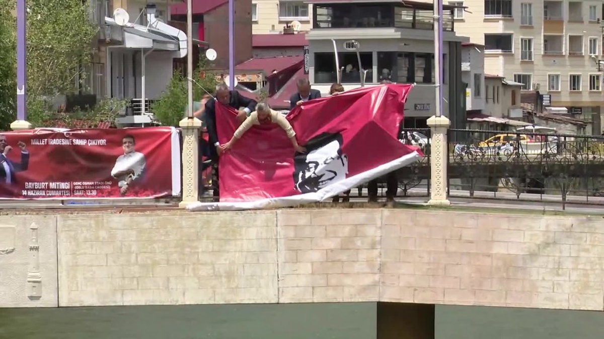 Bayburt'ta İmamoğlu için miting: 'Özgür olana kadar mücadele devam edecek'