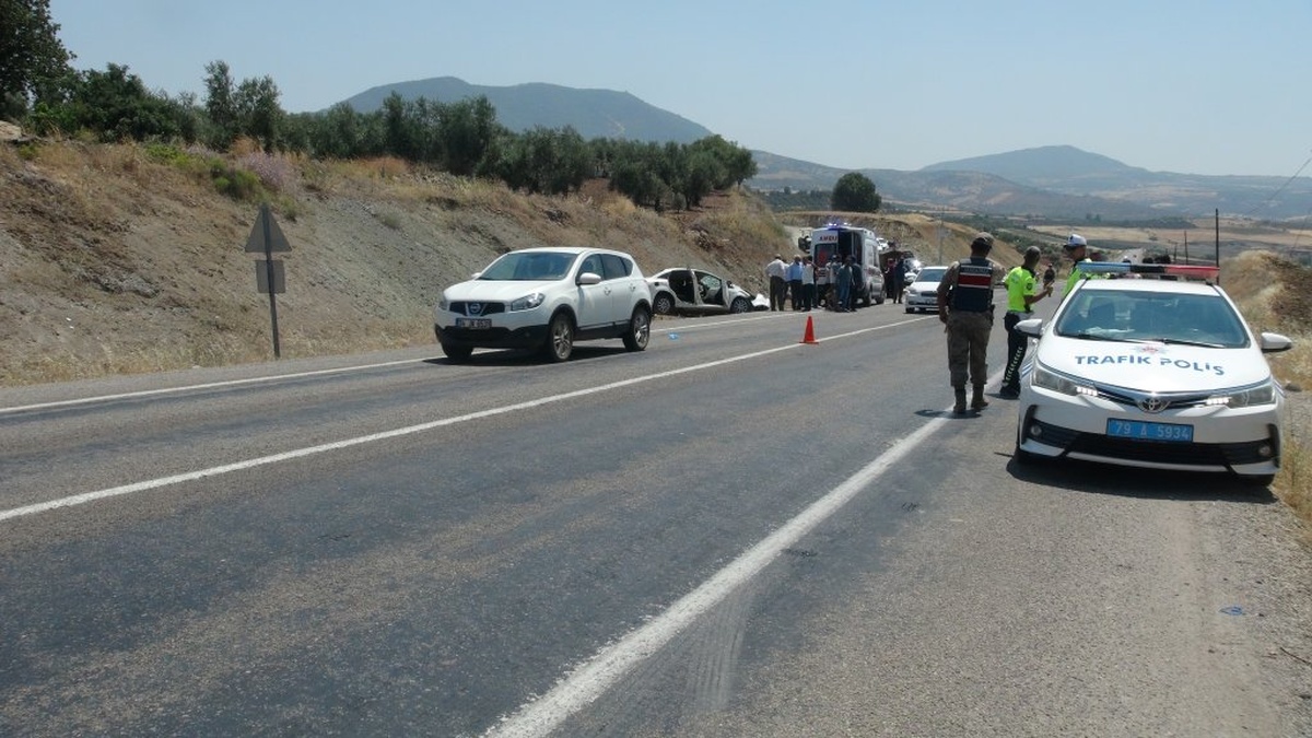 Kilis'te kafa kafaya çarpışma: 8 yaralı