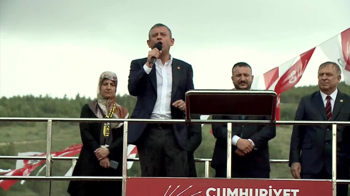 Özel, Bayburt'ta Erdoğan'a meydan okudu: 'İddianameyi hazırlayın, kanıtları çıkarın'