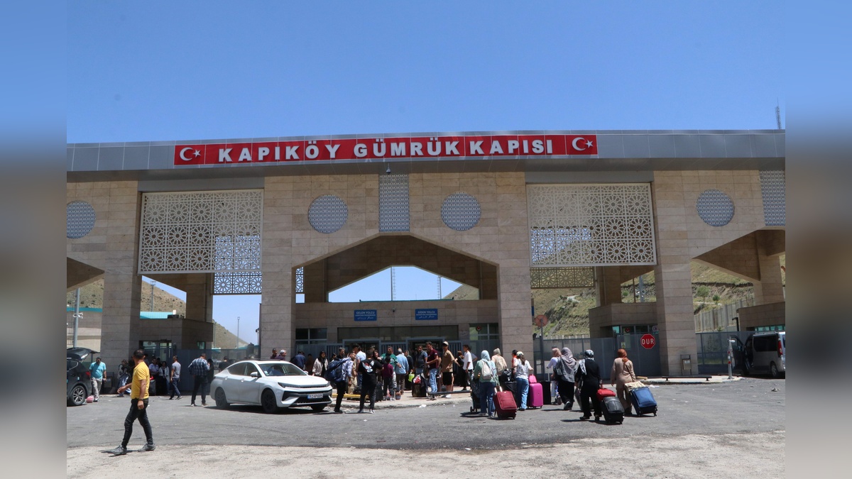İran hava sahası kapandı: İranlı turistler Kapıköy Gümrük Kapısı'ndan geçiyor