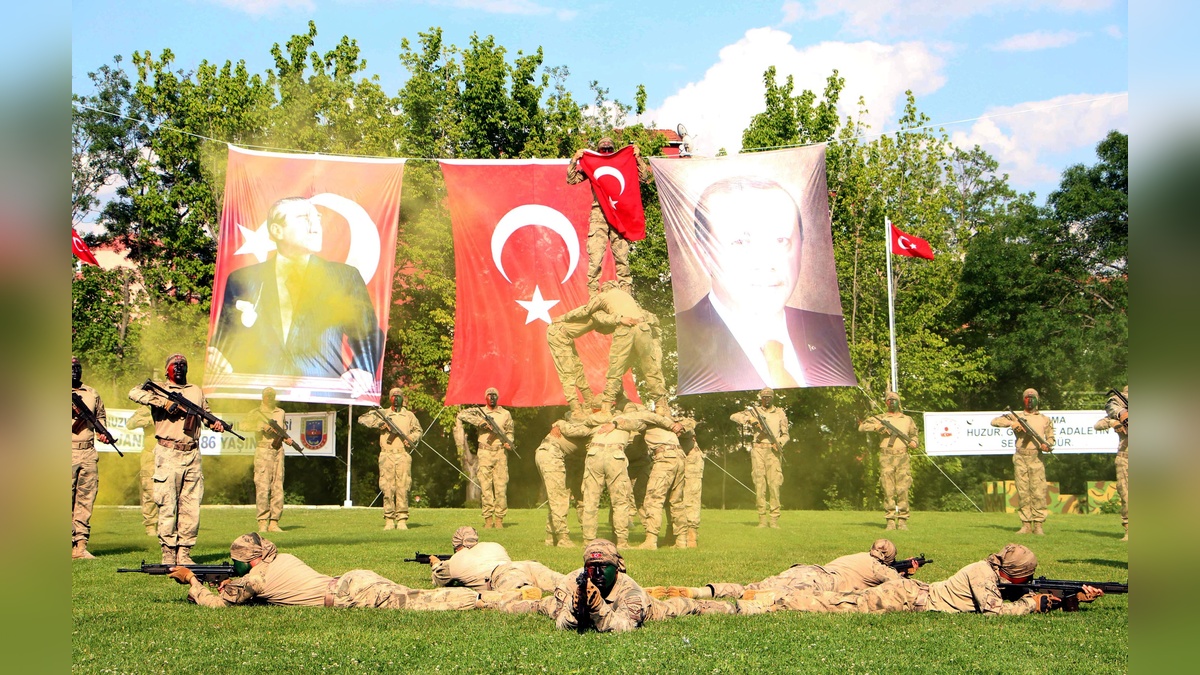Edirne'de jandarma gösterileri büyük ilgiyle izlendi