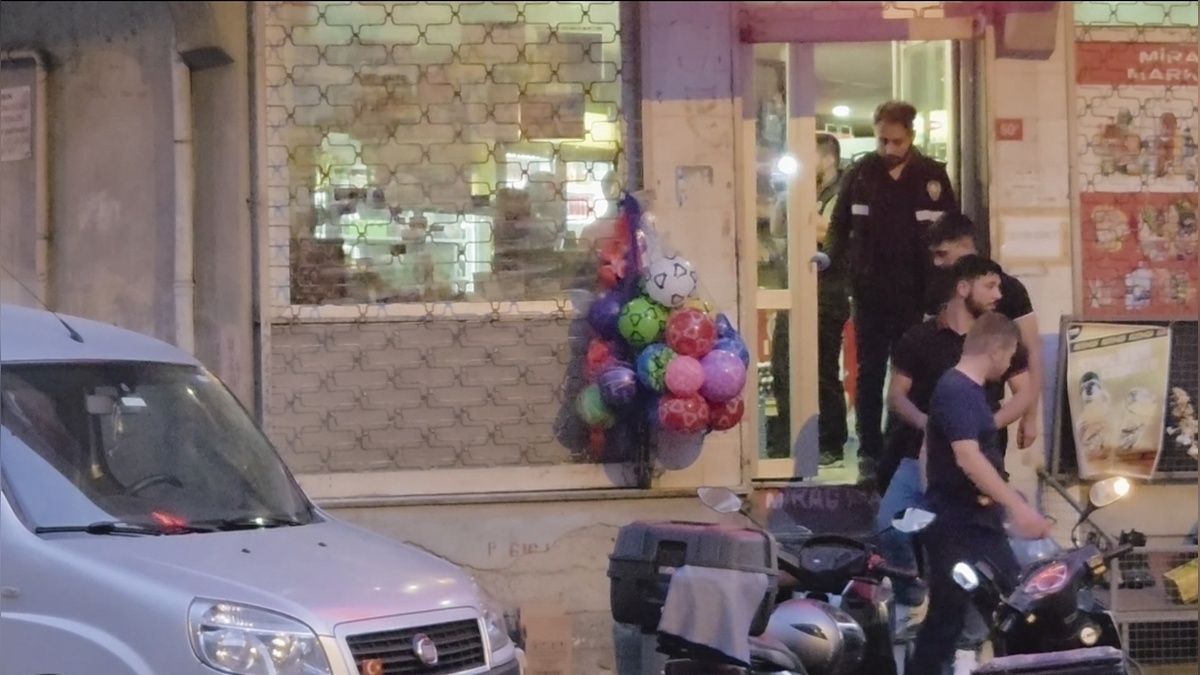Bağcılar'da markete silahlı saldırı: Çocuklar son anda kurtuldu