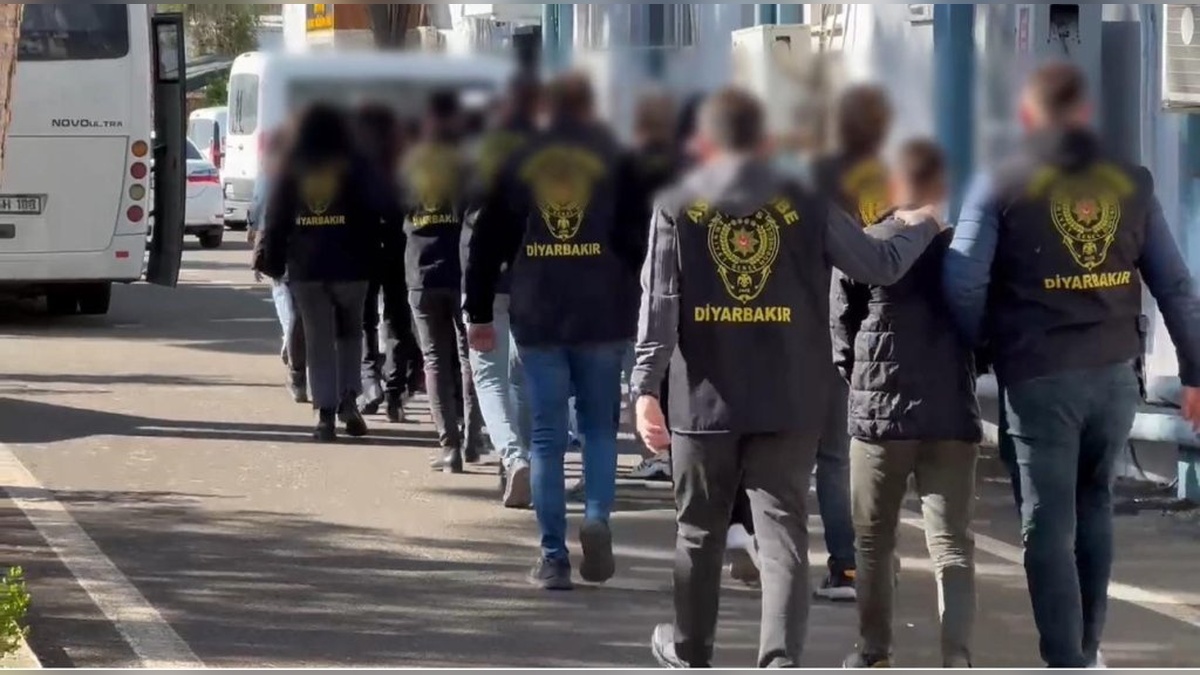 Diyarbakır'da 'Çekirge' operasyonu: 12 kapkaç şüphelisi tutuklandı